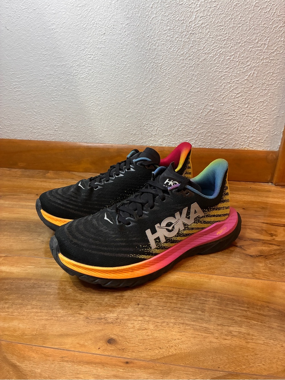 Hoka Women’s Mach 5 Running Athletic Shoe Sneakers, black/multi- size 7.5 B